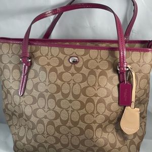 Coach Peyton Signature Zip Top Tote